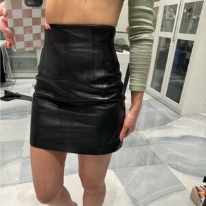 STOCKHOLM ATELIER
& other stories leather mini skirt
